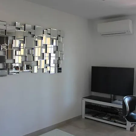 - Agreable Et Reposant لا كروا فالميه